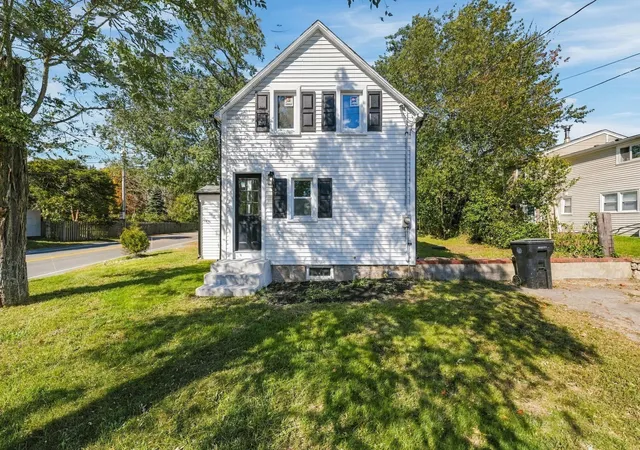 Photo 2 of Single family home for sale at 963 Russells Mills Rd, Dartmouth, MA 02748 | MLS# 73568996 | Listing updated on 2026-10-27
