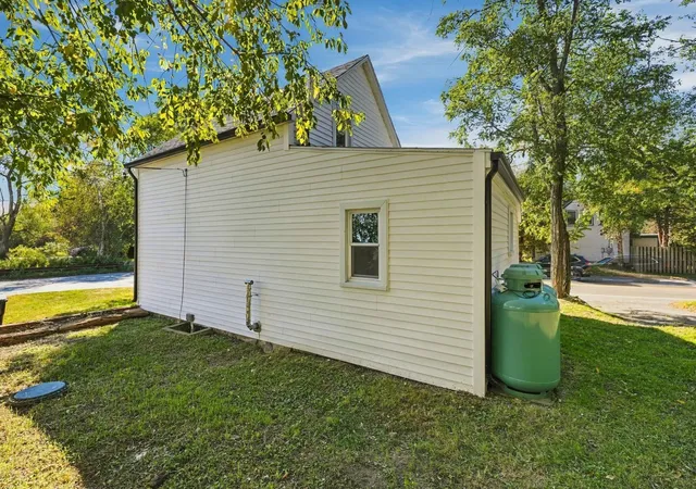 Photo 3 of Single family home for sale at 963 Russells Mills Rd, Dartmouth, MA 02748 | MLS# 73568996 | Listing updated on 2026-10-27