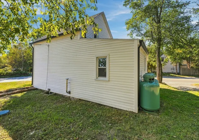 Photo 4 of Single family home for sale at 963 Russells Mills Rd, Dartmouth, MA 02748 | MLS# 73568996 | Listing updated on 2026-10-27