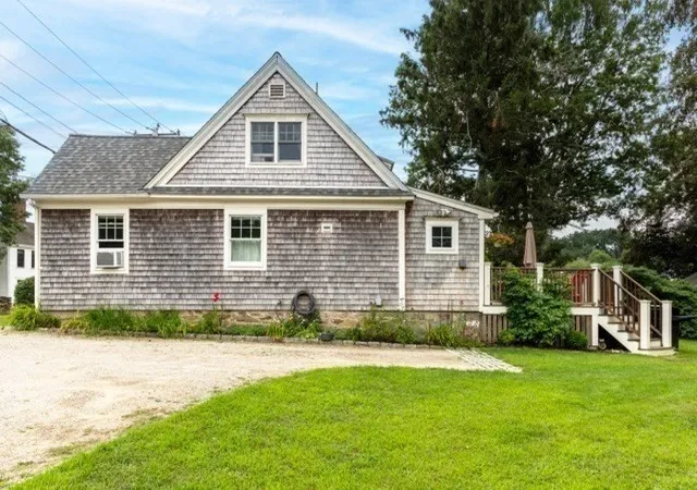 Photo 2 of Single family home for sale at 180 Main St, Kingston, MA 02364 | MLS# 73573654 | Listing updated on 2026-09-12