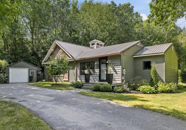 Photo 1 of Single family home for sale at 44 Beech Hl Rd, Exeter, NH 03833 | MLS# 73573800 | Listing updated on 2026-09-13