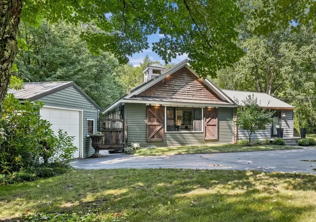 Photo 3 of Single family home for sale at 44 Beech Hl Rd, Exeter, NH 03833 | MLS# 73573800 | Listing updated on 2026-09-13