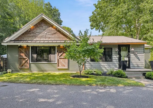 Photo 3 of Single family home for sale at 44 Beech Hl Rd, Exeter, NH 03833 | MLS# 73573800 | Listing updated on 2026-09-13
