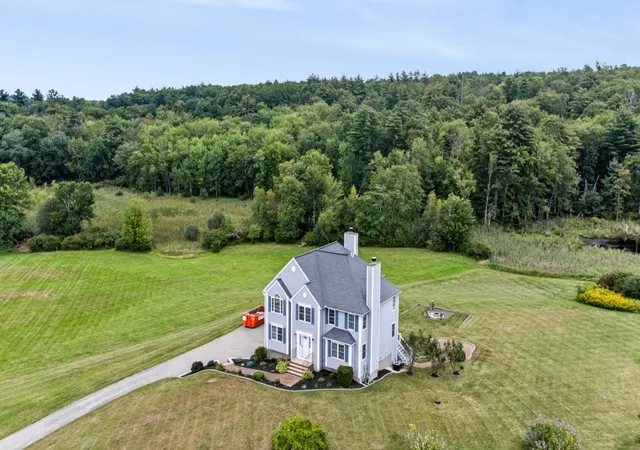 Photo 4 of Single family home for sale at 4 Day Break Dr, Plaistow, NH 03865 | MLS# 73575851 | Listing updated on 2026-09-11