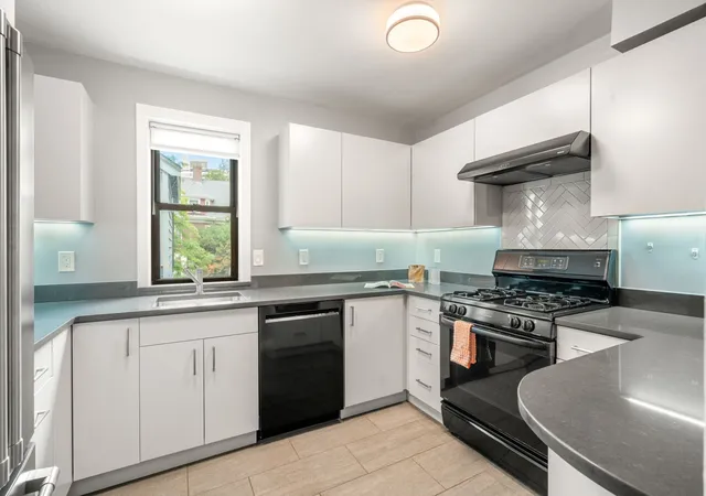Photo 3 of Sale Pending at 618 Washington St #618, Brookline, MA 02446 | MLS# 73573467 | Listing updated on 2026-09-29