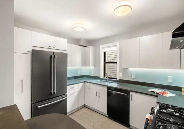 Photo 3 of Sale Pending at 618 Washington St #618, Brookline, MA 02446 | MLS# 73573467 | Listing updated on 2026-09-29