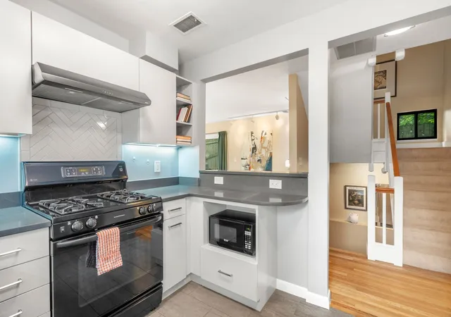 Photo 4 of Sale Pending at 618 Washington St #618, Brookline, MA 02446 | MLS# 73573467 | Listing updated on 2026-09-29