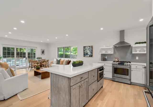 Listing Photo 1 - Condo for sale in building located at 18 Chestnut Pl, Brookline, MA 02445 - Unit #18
