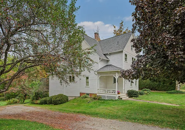 Photo 3 of Single family home for sale at 13 East St, Southampton, MA 01073 | MLS# 73585185 | Listing updated on 2026-10-05