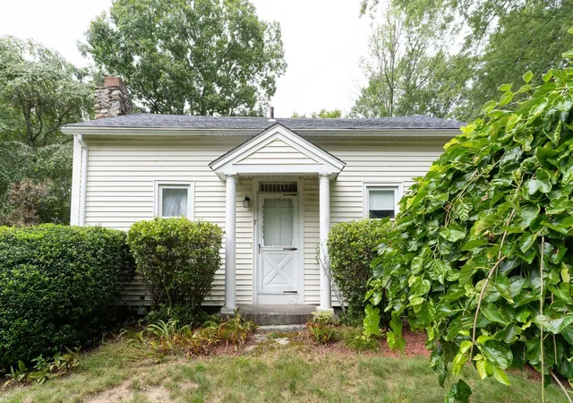 Photo 3 of Sale Pending at 7 Huguenot Rd, Oxford, MA 01540 | MLS# 73572376 | Listing updated on 2026-09-16
