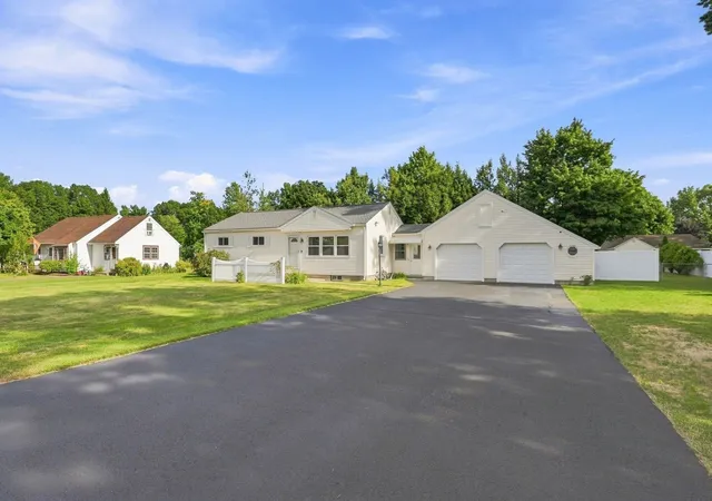 Photo 3 of Sale Pending at 172 Birch Blfs Dr, Westfield, MA 01085 | MLS# 73574641 | Listing updated on 2026-09-24