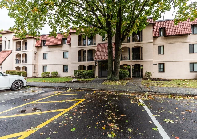 Condo for sale at 685 Oak St #17-1, Brockton, MA 02301 | MLS# 73584699