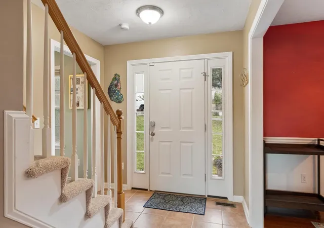 Photo 3 of Single family home for sale at 4 Fatima Ln, Worcester, MA 01606 | MLS# 73576368 | Listing updated on 2026-10-16