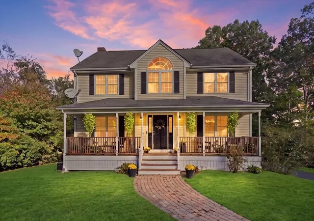 Single family home for sale at 319 Oak St, Swansea, MA 02777 | MLS# 73589268