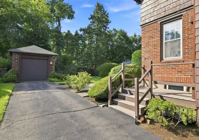 Photo 3 of Single family home for sale at 5 Weston Rd, Marblehead, MA 01945 | MLS# 73572965 | Listing updated on 2026-09-12