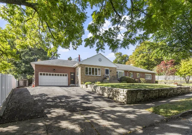 Photo 3 of Single family home for sale at 19 Chamberlain Pkwy, Worcester, MA 01602 | MLS# 73588290 | Listing updated on 2026-10-12