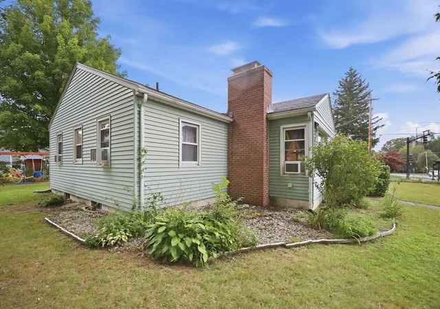 Photo 2 of Single family home for sale at 101 Court St, Westfield, MA 01085 | MLS# 73575704 | Listing updated on 2026-09-14