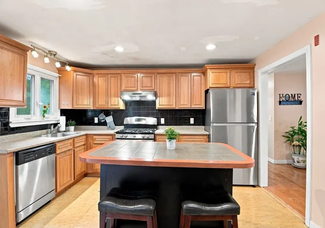 Photo 4 of Single family home for sale at 116 Kensington St, Braintree, MA 02184 | MLS# 73572585 | Listing updated on 2026-09-15