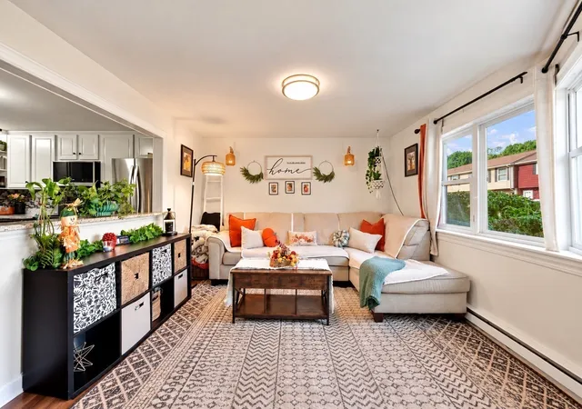 Listing Photo 3 - Condo for sale in building located at 17 Orch Ave, Haverhill, MA 01830 - Unit #J