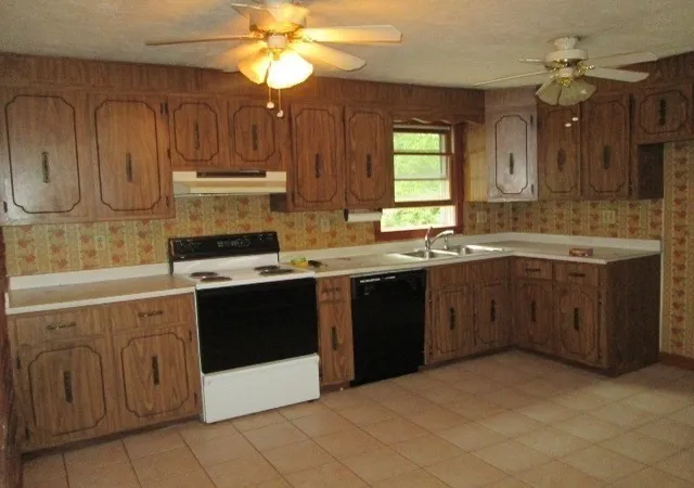 Photo 2 of Sale Pending at 180 Ash St, Spencer, MA 01562 | MLS# 73571846 | Listing updated on 2026-09-17