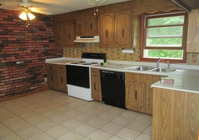 Photo 3 of Sale Pending at 180 Ash St, Spencer, MA 01562 | MLS# 73571846 | Listing updated on 2026-09-17