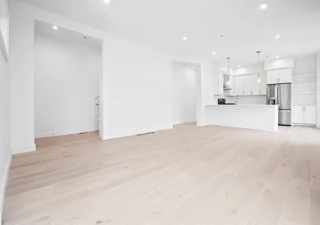 Listing Photo 4 - Condo for sale in building located at 197 Vine St, Everett, MA 02149