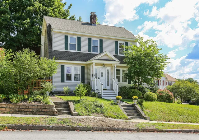 Photo 2 of Single family home for sale at 4 Longfellow Rd, Worcester, MA 01602 | MLS# 73572576 | Listing updated on 2026-09-11