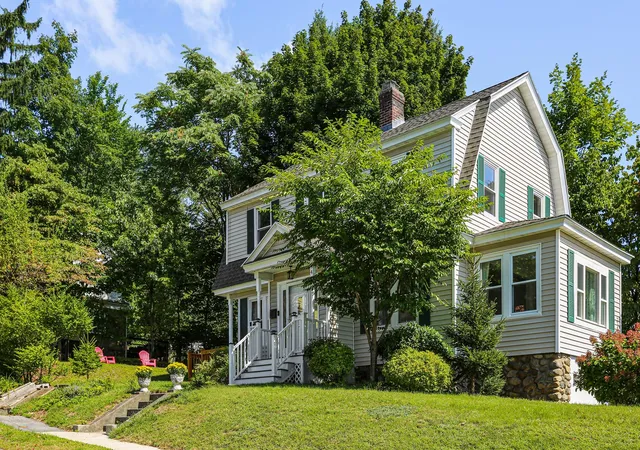Photo 3 of Single family home for sale at 4 Longfellow Rd, Worcester, MA 01602 | MLS# 73572576 | Listing updated on 2026-09-11