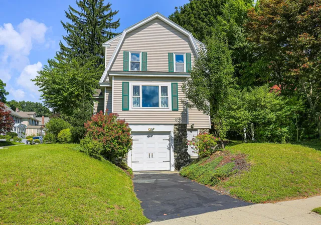 Photo 3 of Single family home for sale at 4 Longfellow Rd, Worcester, MA 01602 | MLS# 73572576 | Listing updated on 2026-09-11
