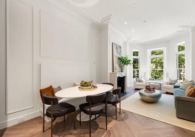 Listing Photo 1 - Condo for sale in building located at 262 Commonwealth Ave, Boston, MA 02116 - Unit #1B