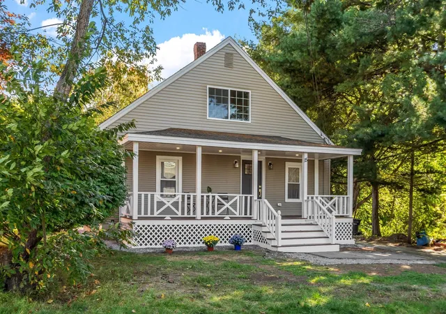Photo 1 of Sale Pending at 15 Arcadia St, South Grafton, MA 01560 | MLS# 73578098 | Listing updated on 2026-10-16