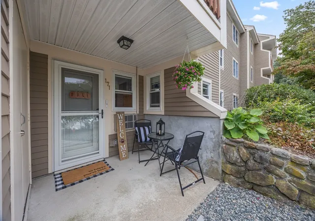 Listing Photo 2 - Condo for sale in building located at 171 Heritage Dr, Whitinsville, MA 01588 - Unit #171