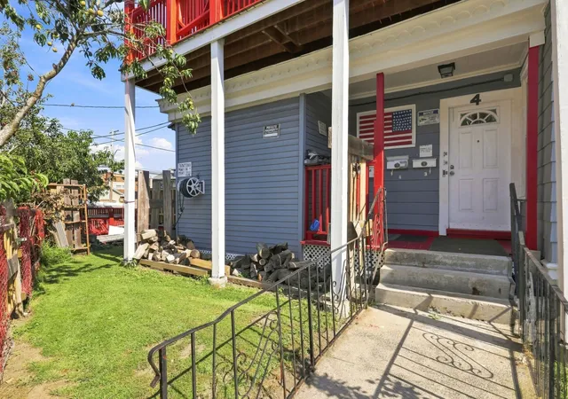 Photo 3 of House for sale at 427 Broadway, Lynn, MA 01904 | MLS# 73574025 | Listing updated on 2026-10-07