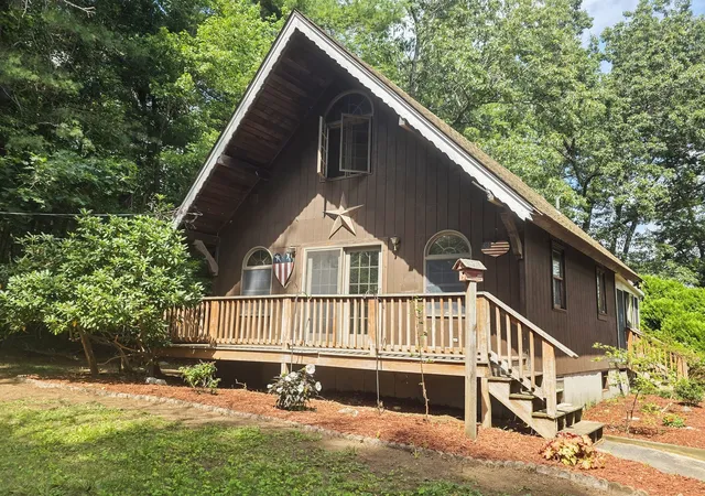 Photo 2 of Single family home for sale at 11 Ferncroft Rd, Leicester, MA 01524 | MLS# 73570935 | Listing updated on 2026-09-14