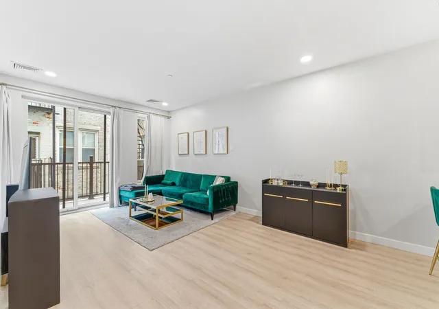 Listing Photo 5 - Condo for sale in building located at 157 Chestnut, Chelsea, MA 02150 - Unit #203