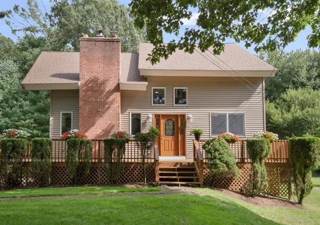 Photo 2 of Sale Pending at 121 Walker St, Seekonk, MA 02771 | MLS# 73572351 | Listing updated on 2026-09-24
