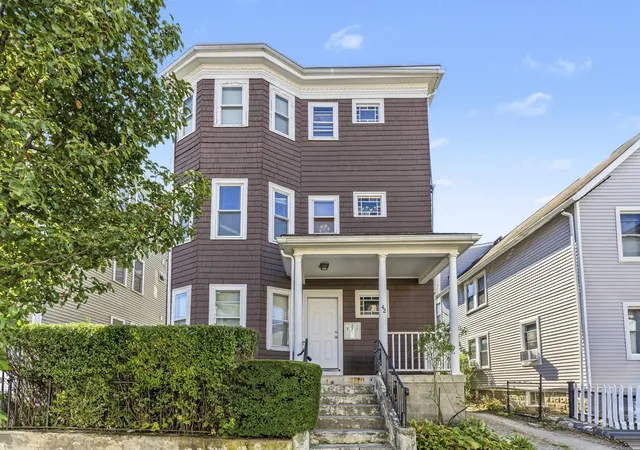 Listing Photo 2 - Condo for sale in building located at 42 Pearl St, Everett, MA 02149