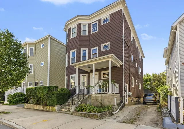 Listing Photo 3 - Condo for sale in building located at 42 Pearl St, Everett, MA 02149