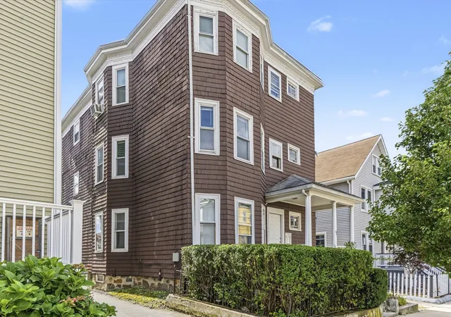 Listing Photo 4 - Condo for sale in building located at 42 Pearl St, Everett, MA 02149