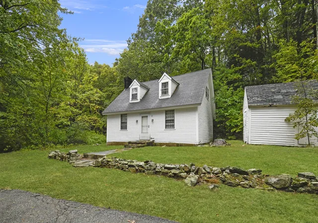 Photo 2 of Single family home for sale at 18 School House Rd, Sandown, NH 03873 | MLS# 73584393 | Listing updated on 2026-10-07