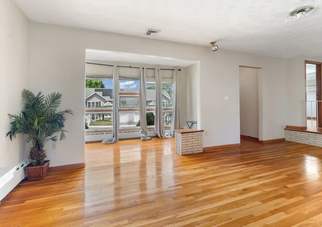 Photo 2 of Single family home for sale at 42 Marlboro St, Worcester, MA 01604 | MLS# 73585347 | Listing updated on 2026-10-05