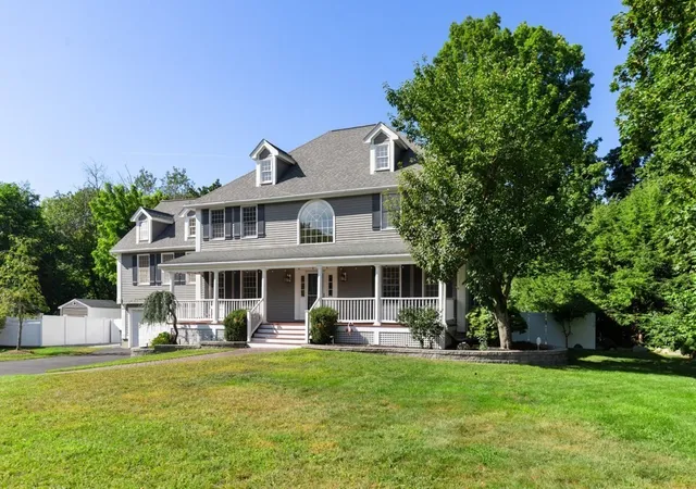 Photo 3 of Single family home for sale at 5 Green Meadow Dr, Lynnfield, MA 01940 | MLS# 73572638 | Listing updated on 2026-09-11