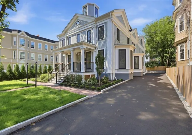 Photo 4 of Condo for sale at 305 Chestnut Ave #5, Jamaica Plain, MA 02130 | MLS# 73570964 | Listing updated on 2026-09-11