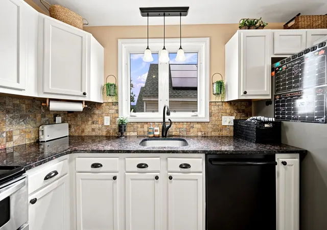 Listing Photo 5 - Condo for sale in building located at 31 Ayer St, Haverhill, MA 01832 - Unit #31