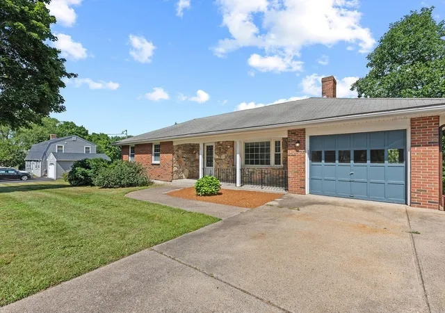 Photo 2 of Sale Pending at 532 Union St, Franklin, MA 02038 | MLS# 73570447 | Listing updated on 2026-09-08