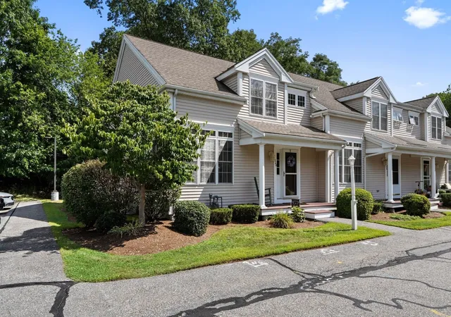 Photo 3 of Condo for sale at 864 Brockton Ave #864, Abington, MA 02351 | MLS# 73574404 | Listing updated on 2026-09-25