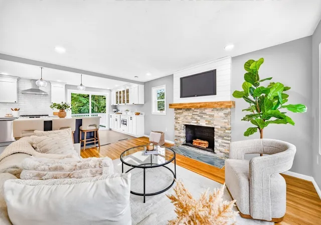 Photo 4 of Single family home for sale at 9 Valerie Ave, Billerica, MA 01821 | MLS# 73572225 | Listing updated on 2026-09-15