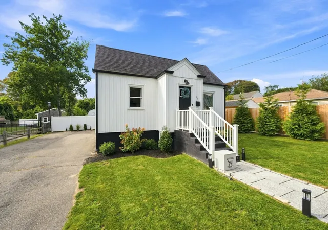 Photo 2 of Single family home for sale at 47 Perkins St, Somerset, MA 02725 | MLS# 73573541 | Listing updated on 2026-09-30