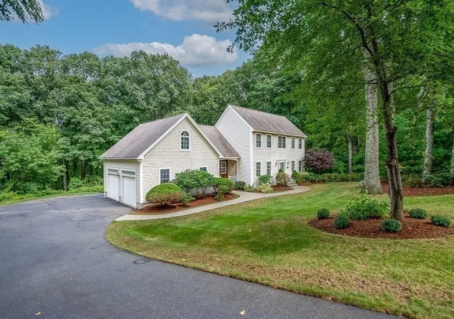 Photo 3 of Single family home for sale at 91 Hartness Rd, Sutton, MA 01590 | MLS# 73580129 | Listing updated on 2026-10-12