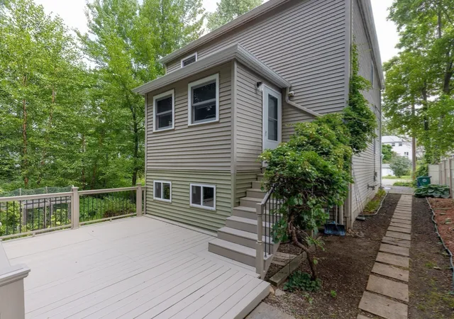 Photo 3 of Single family home for sale at 7 Gambier St, Auburndale, MA 02466 | MLS# 73574742 | Listing updated on 2026-09-16